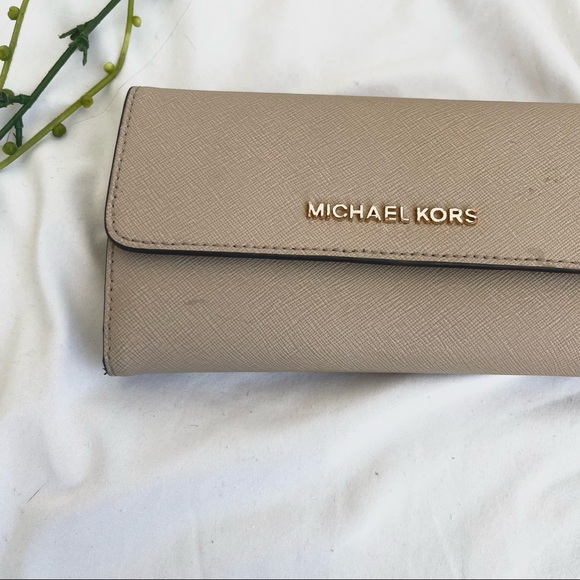 Michael Kors Beige Neutral Textured Leather Continental Long Snap Shut Wallet - Picture 5 of 14